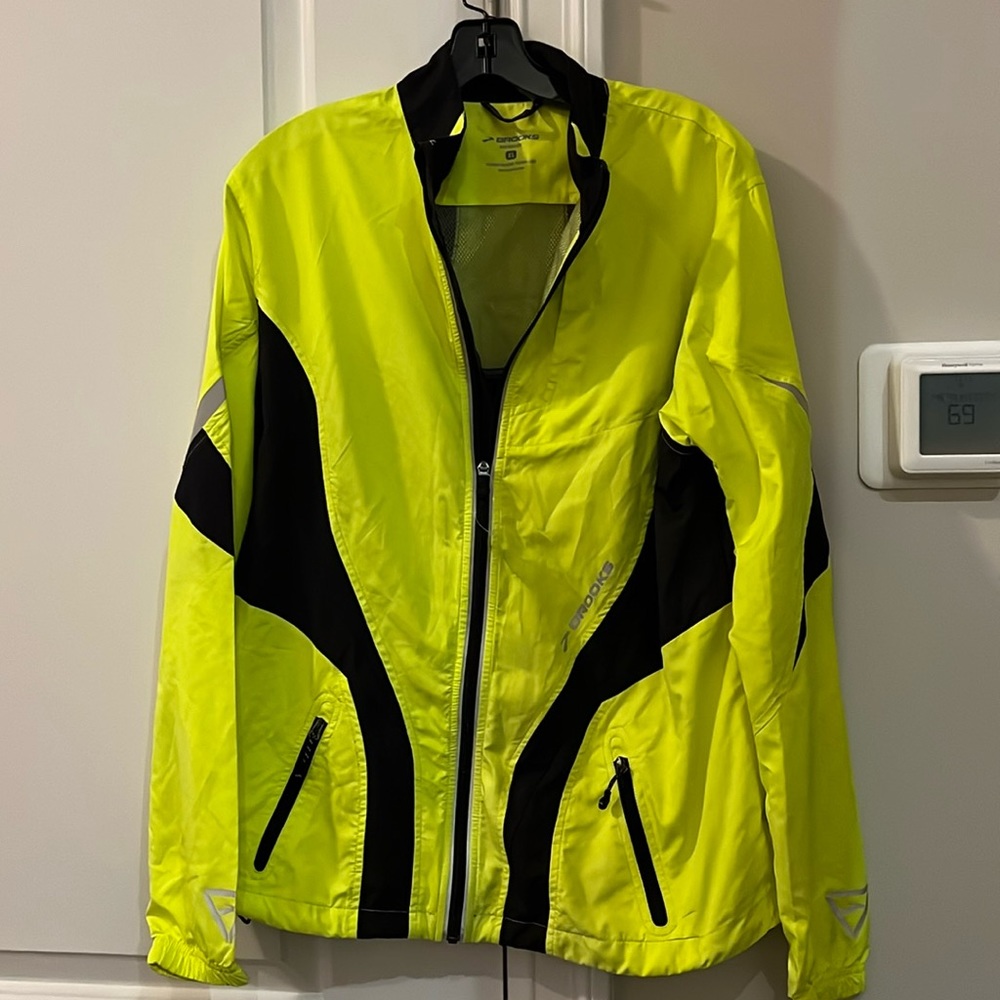 New Brooks Women’s Running Jacket